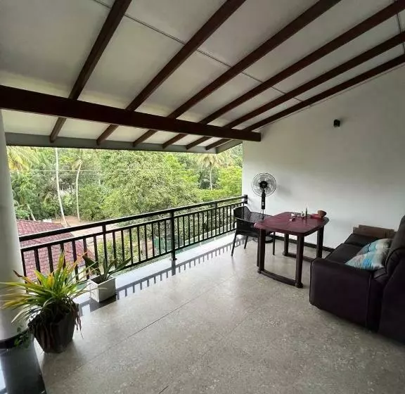 ペンション Neenfea Residence