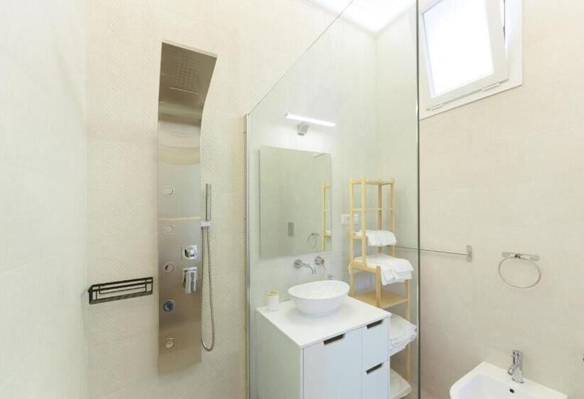 پانسیون Sea More