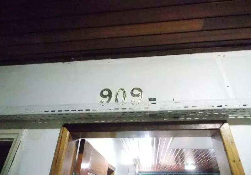 Отель Amazon Suites