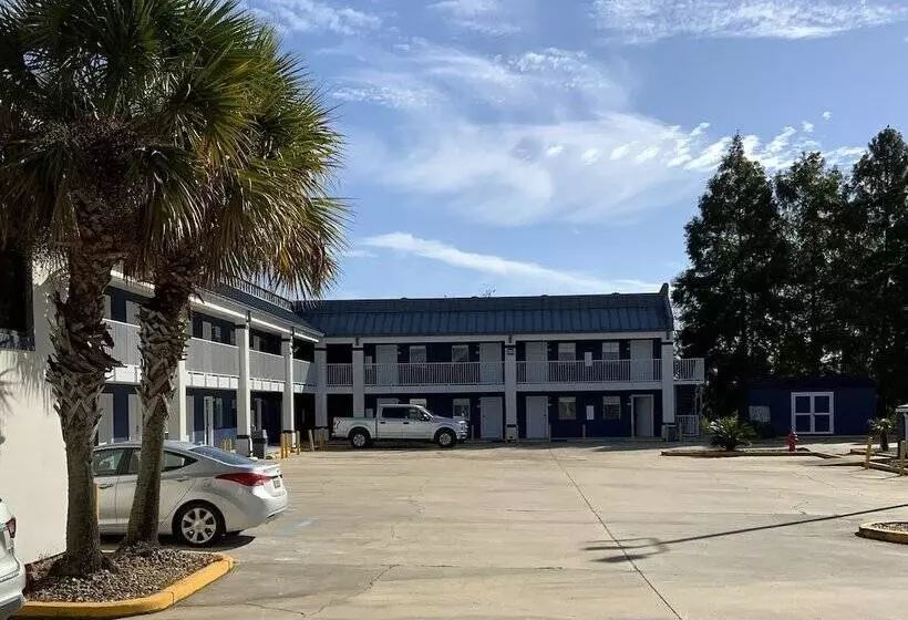 Отель Americas Best Value Inn Gonzales