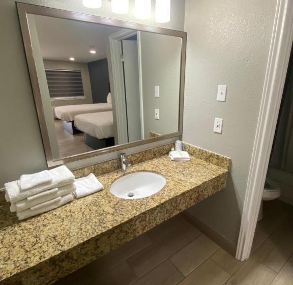 فندق Falcon Executive Inn