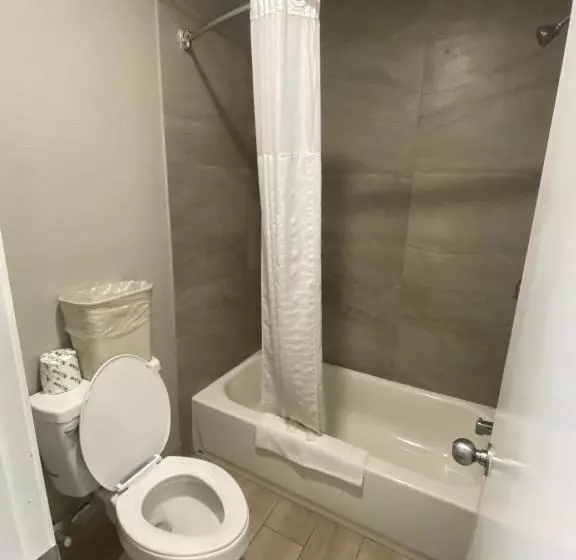 Отель Falcon Executive Inn