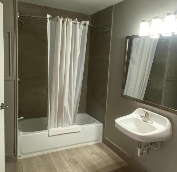 فندق Falcon Executive Inn