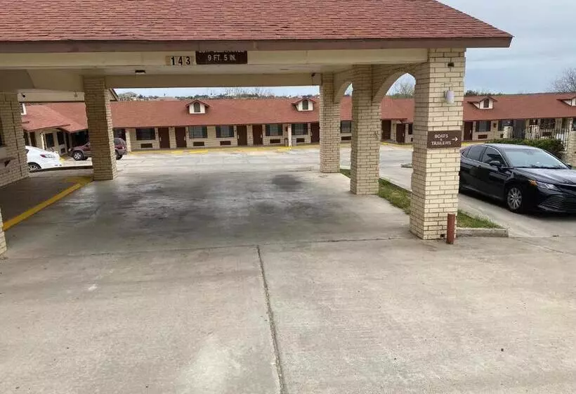 Отель Falcon Executive Inn