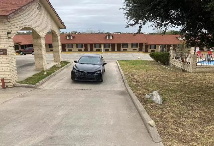 Отель Falcon Executive Inn