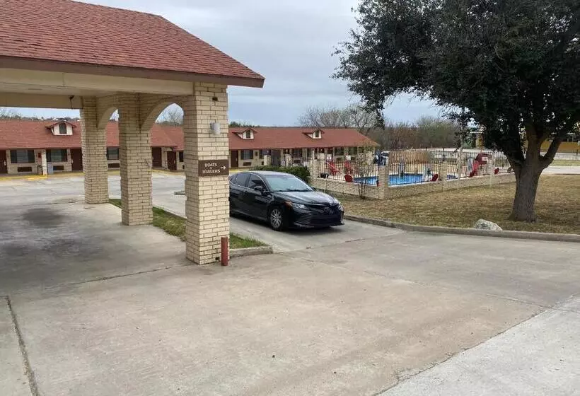 Отель Falcon Executive Inn