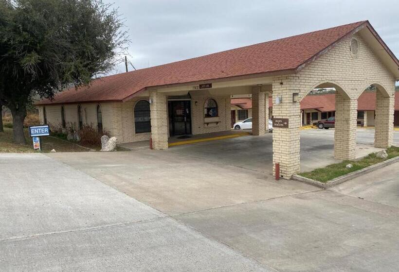 فندق Falcon Executive Inn