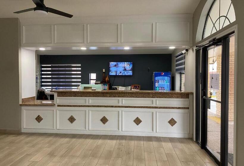 فندق Falcon Executive Inn