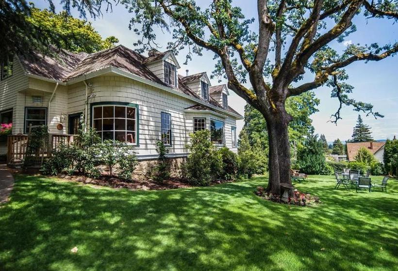 Szálloda The Campbell House Inn