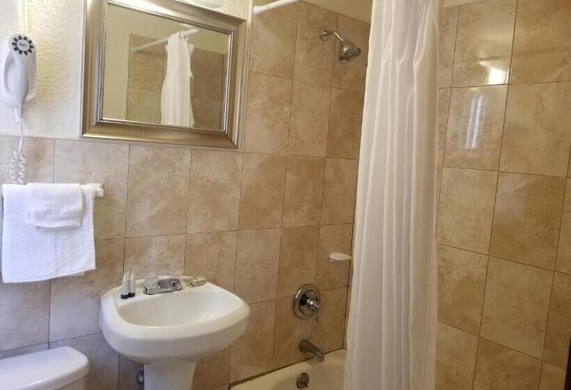 فندق على الطريق Parkway Inn