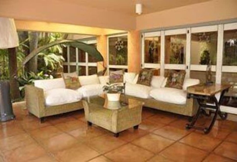 Pension (Hôtel basse catégorie) Crane's Nest Guest House & Spa @ 313