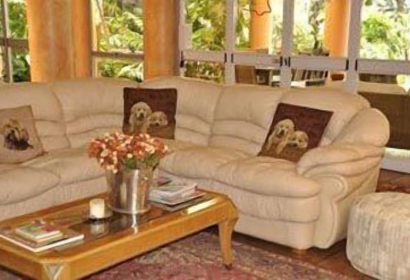 Pension (Hôtel basse catégorie) Crane's Nest Guest House & Spa @ 313