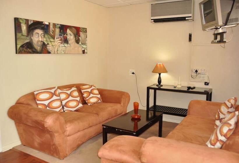 Pension (Hôtel basse catégorie) Crane's Nest Guest House & Spa @ 313