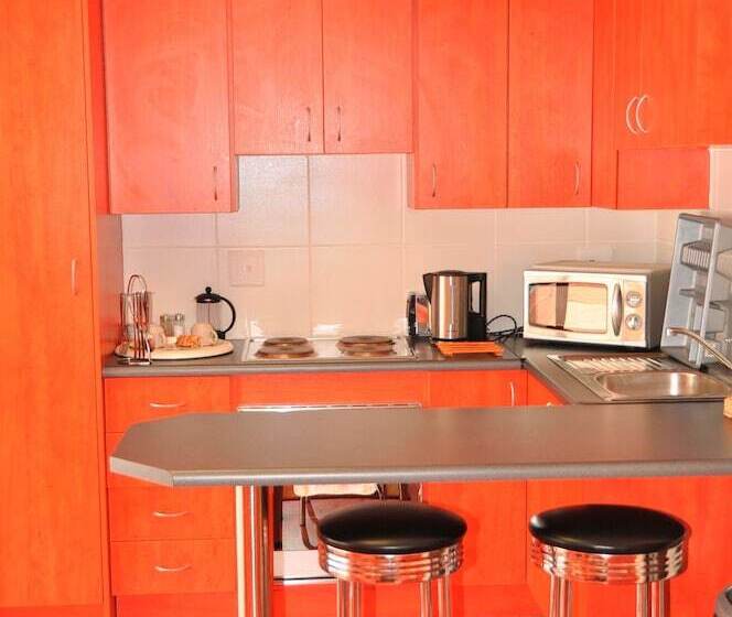 Pension (Hôtel basse catégorie) Crane's Nest Guest House & Spa @ 313