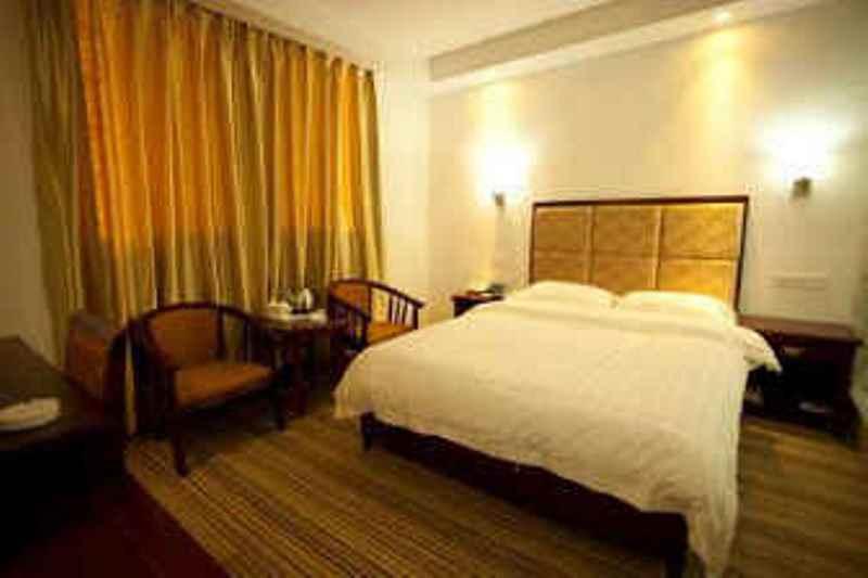 Super 8 Hotel Chaozhou Feng Xi