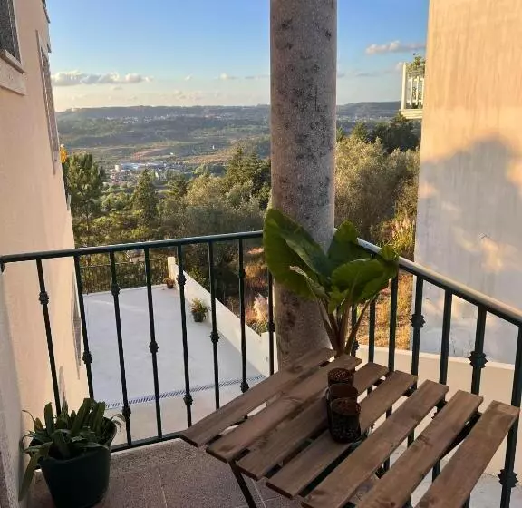 تختخواب و صبحانه Charming Cozy Retreat   Terrace & Private Balcony