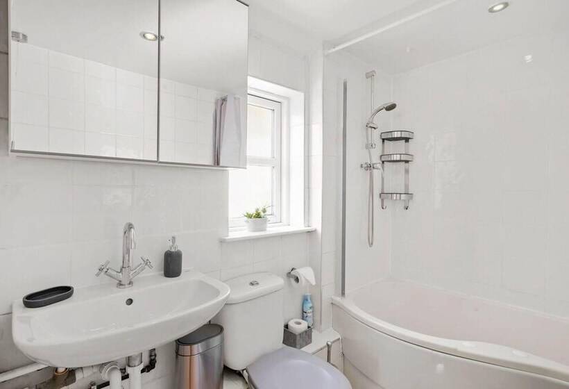 Lovely 2 Bed Home In Bletchley Milton Keynes