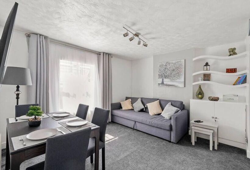 Lovely 2 Bed Home In Bletchley Milton Keynes