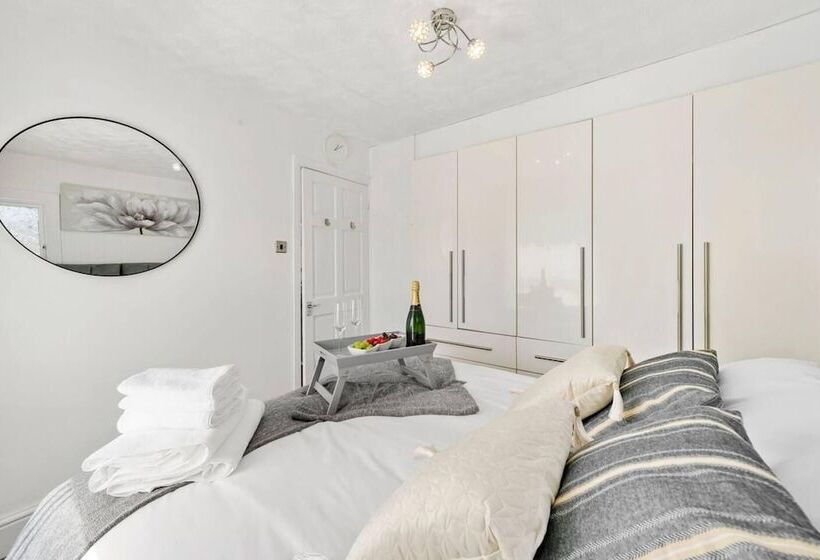 Lovely 2 Bed Home In Bletchley Milton Keynes