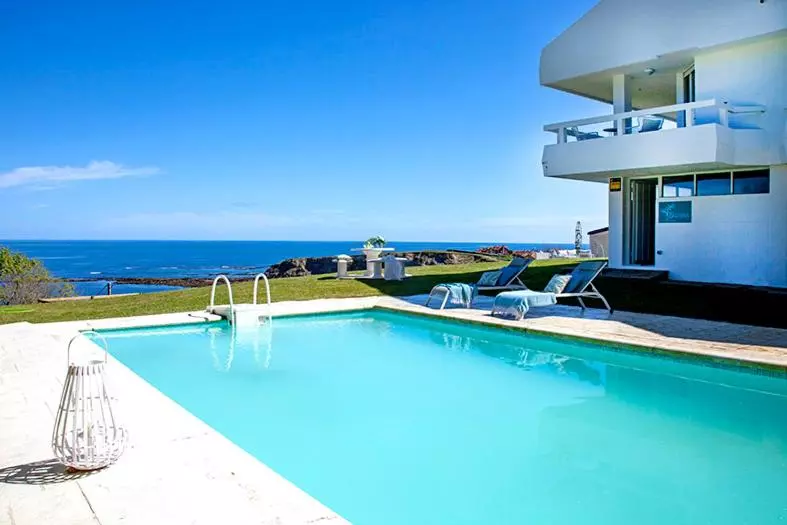 Impresionante Villa Sobre El Mar En El Mismo Comillas