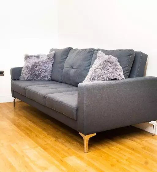 Large Apartment  2 Bathrooms   16 Charlotte House