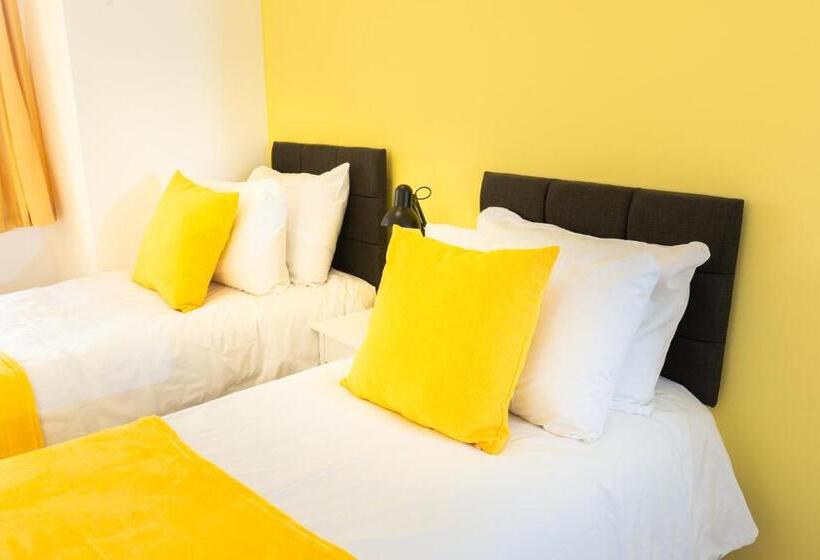 Large Apartment  2 Bathrooms   16 Charlotte House