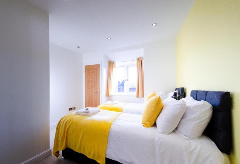 Large Apartment  2 Bathrooms   16 Charlotte House