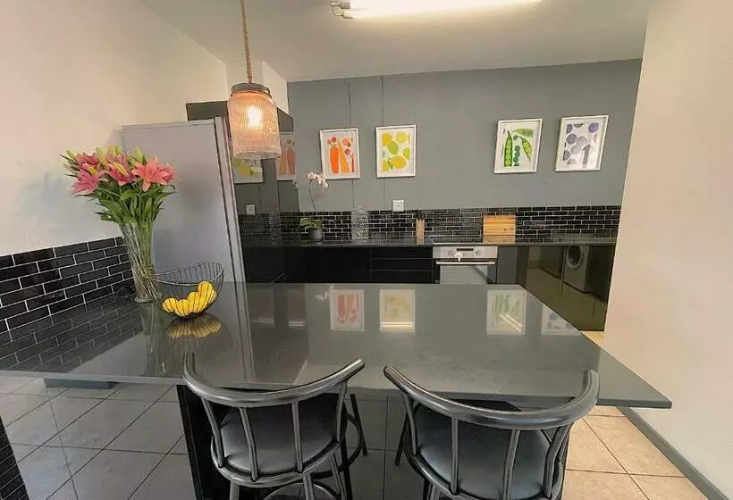 Luxurious 2 Bedroom Oasis In The Heart Of Sandton