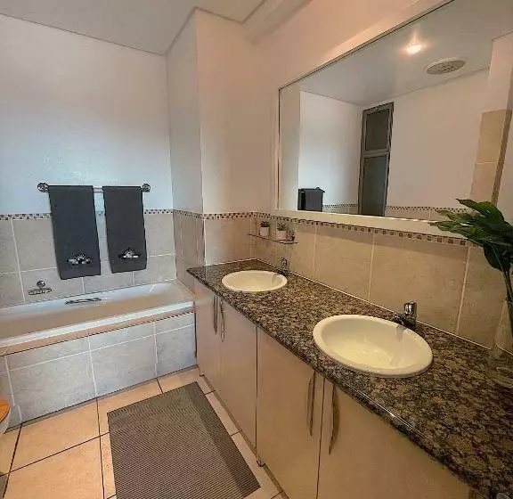 Luxurious 2 Bedroom Oasis In The Heart Of Sandton