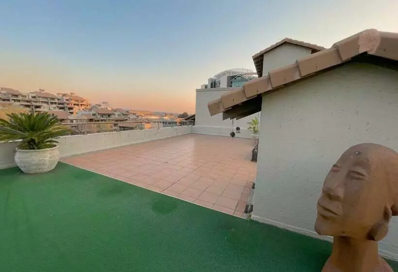 Luxurious 2 Bedroom Oasis In The Heart Of Sandton