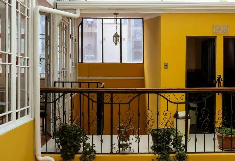 پانسیون Wake Up Hostel