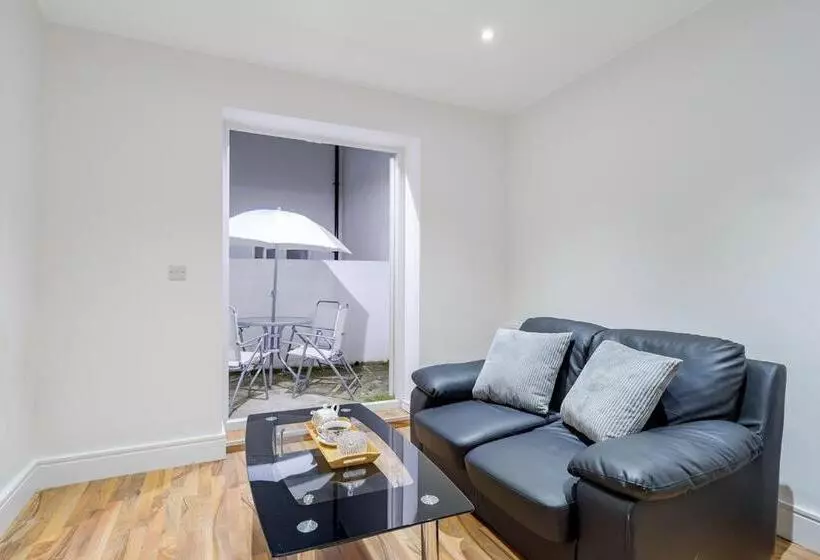 City Sparrow Apartment Pad  1