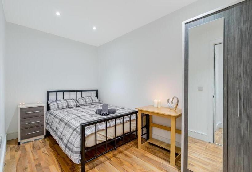 City Sparrow Apartment Pad  1