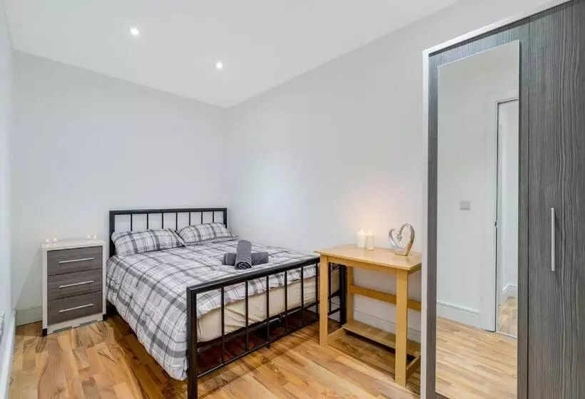 City Sparrow Apartment Pad  1