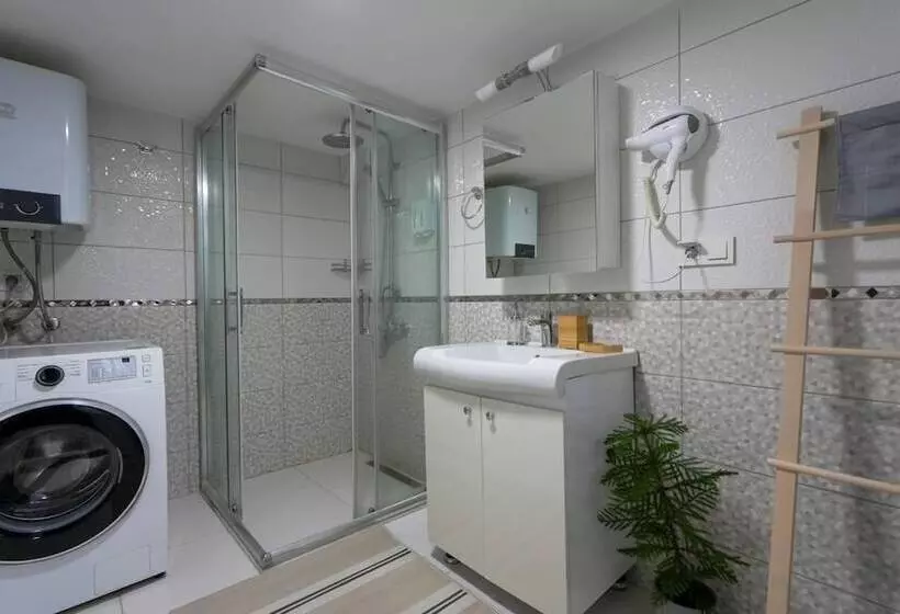 Missafir Stylish Flat Near Hadrian S Gate