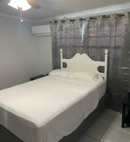 Airy 1 Bedroom Apartment 3 Minutes From Downtown