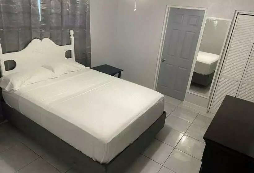 Airy 1 Bedroom Apartment 3 Minutes From Downtown