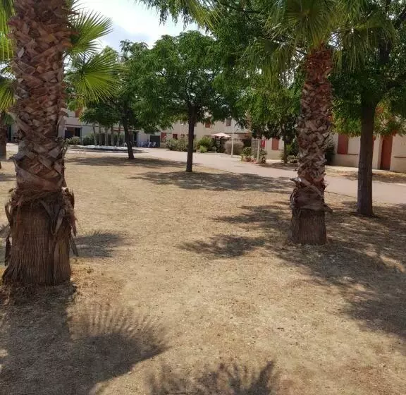 Appartement Avec Terrasse , Jardinet Et Piscine