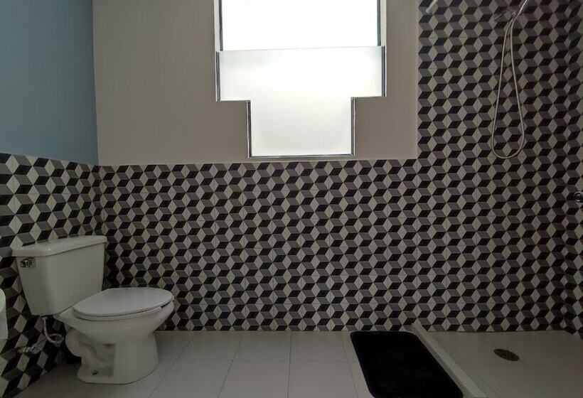 بنسيون El Salto De Camela Hostal