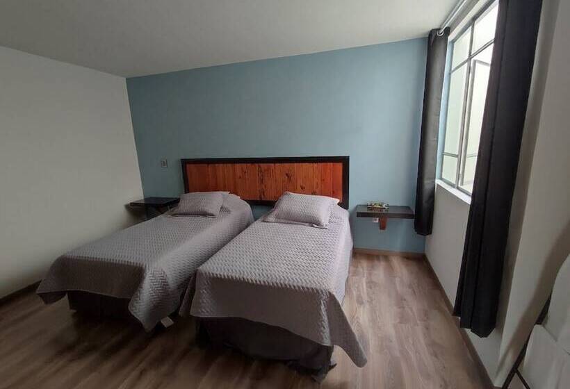 بنسيون El Salto De Camela Hostal