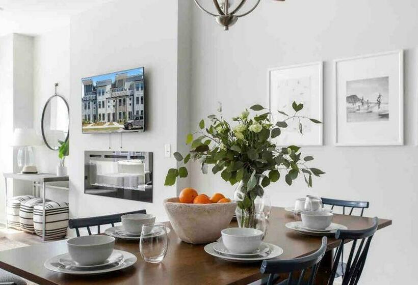 Trendy Park Circle Townhome