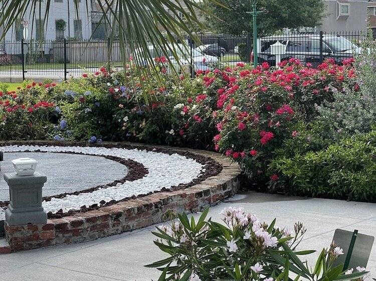 تختخواب و صبحانه The George Manor