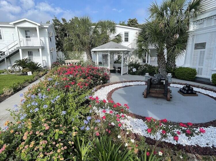 تختخواب و صبحانه The George Manor