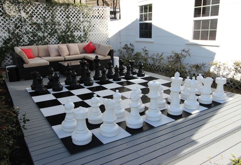 تختخواب و صبحانه The George Manor