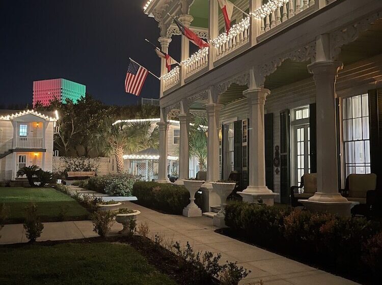 تختخواب و صبحانه The George Manor