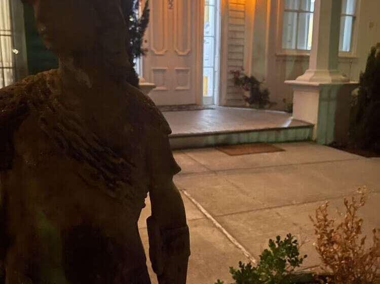 تختخواب و صبحانه The George Manor