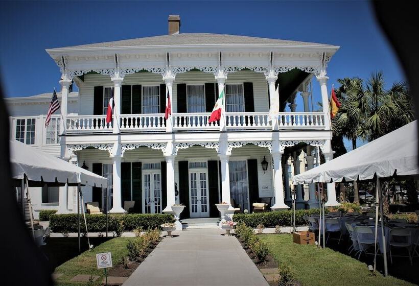 تختخواب و صبحانه The George Manor