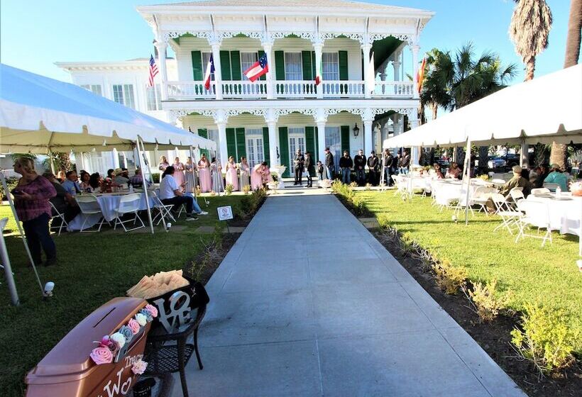 تختخواب و صبحانه The George Manor