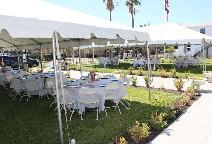 تختخواب و صبحانه The George Manor