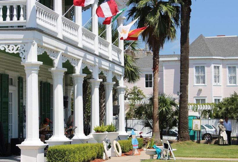 تختخواب و صبحانه The George Manor